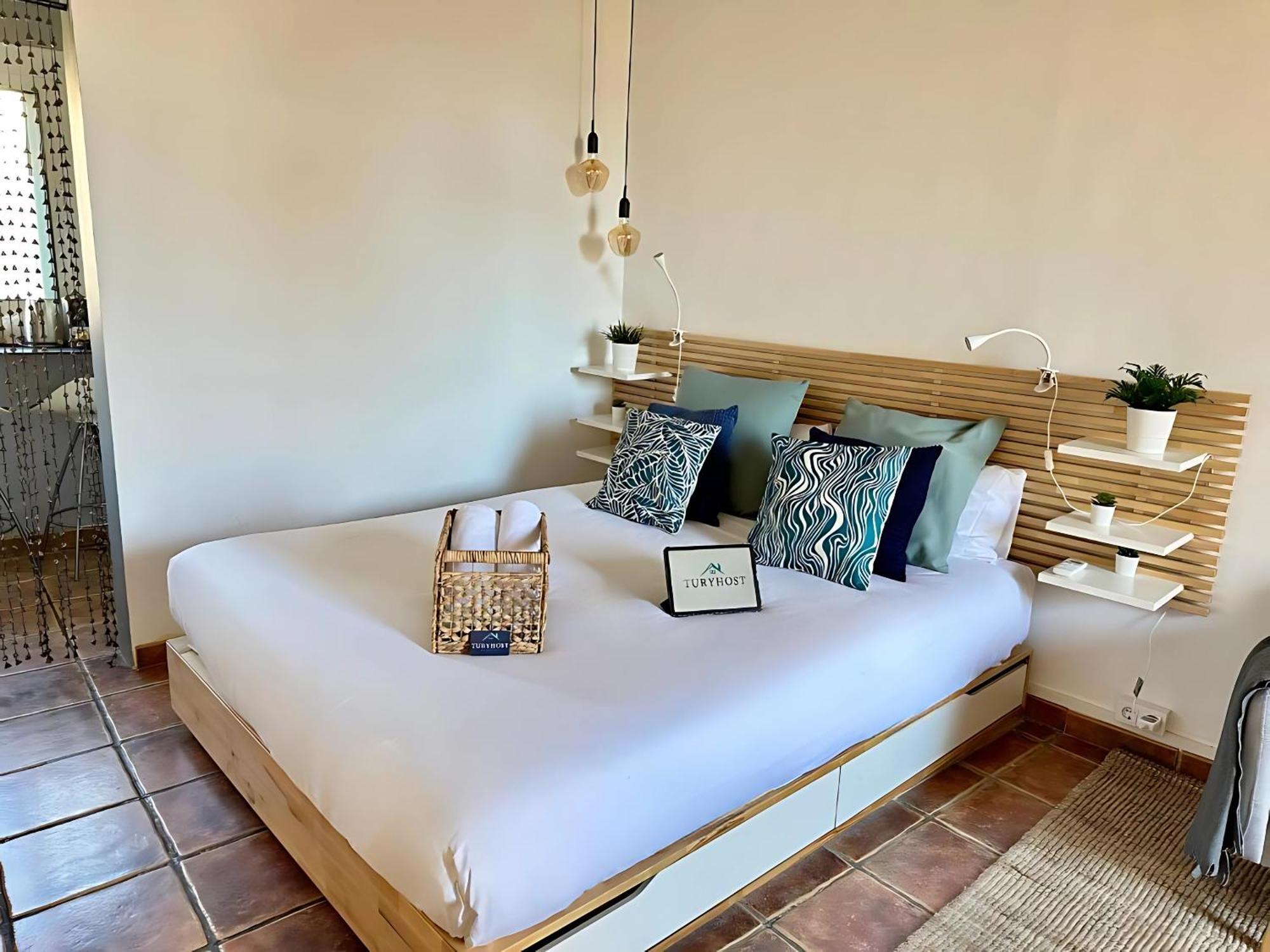 Taulat Loft L Poblenou Beach L Self Check In L Terrace Penthouse Барселона Экстерьер фото